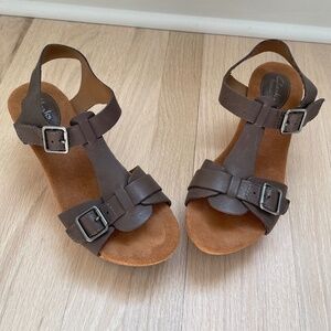 NWOT Clarks Artisan Leather T-Strap Cork Platform Wedges Brown 8.5